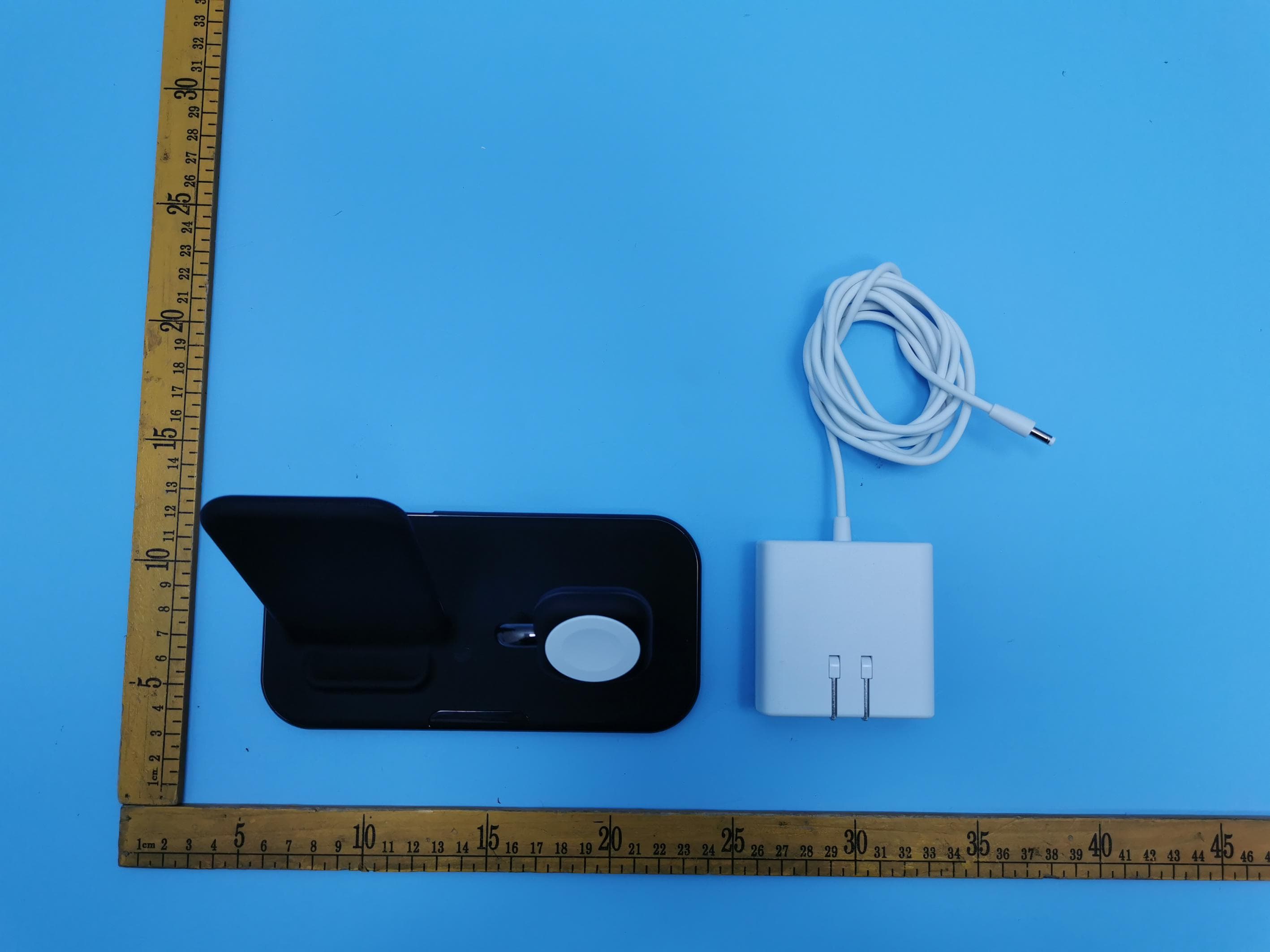 Wireless Charging Stand - FCC ID 2ATGY-AWC1066 - UBIO LABS, INC.