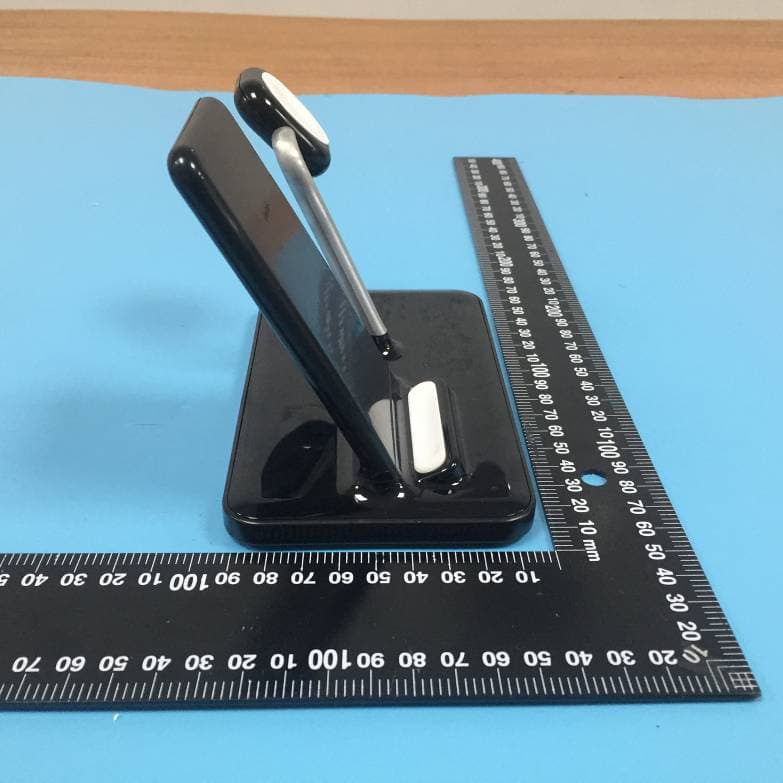 Wireless Charging Stand - FCC ID 2ATGY-AWC1069 - UBIO LABS, INC. (4)