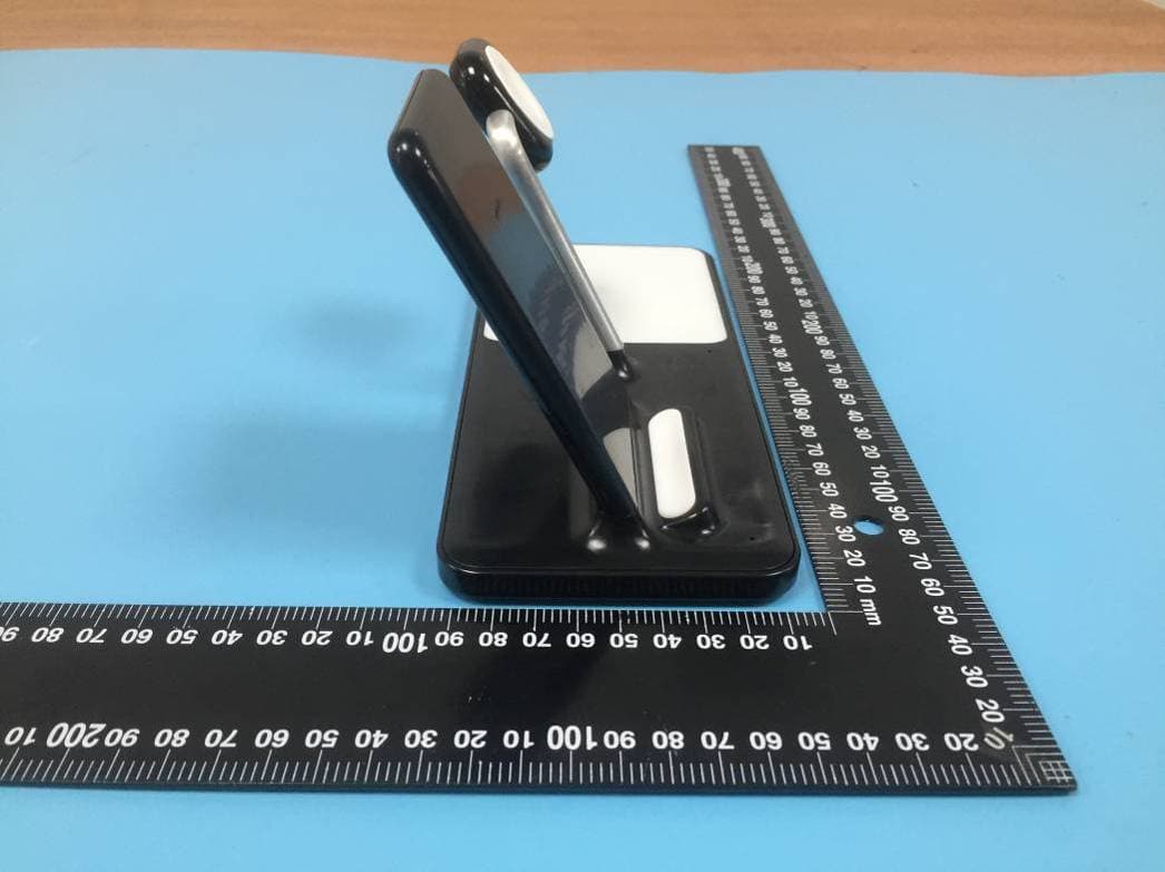 Wireless Charging Stand and Pad - FCC ID 2ATGY-AWC1070 - UBIO LABS, INC. (2)