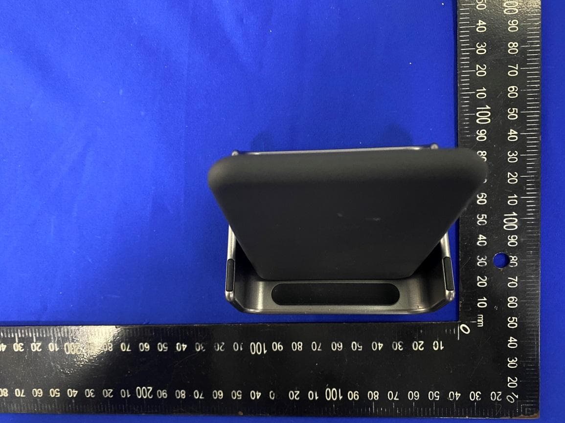 Wireless Charging Stand 127.7kHz - FCC ID 2ATGY-AWC1073 - UBIO LABS, INC. (2)