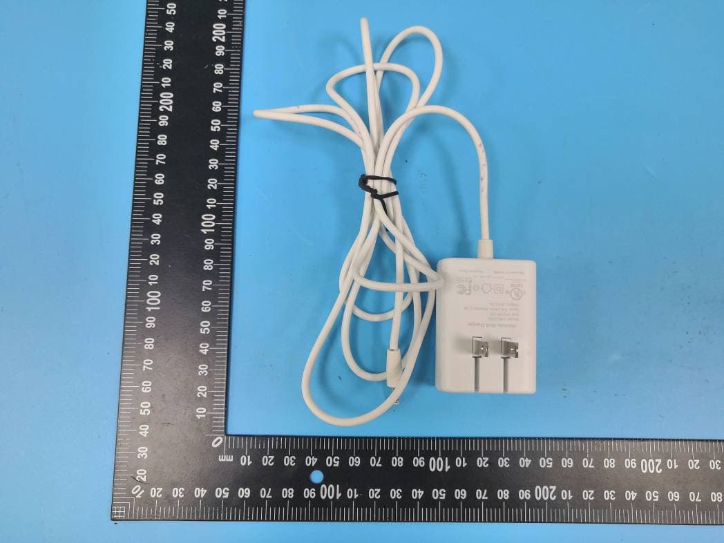 Facet Dual Wireless Charging Pad with Watch Module - FCC ID 2ATGY-AWC1087 - UBIO LABS, INC. (2)