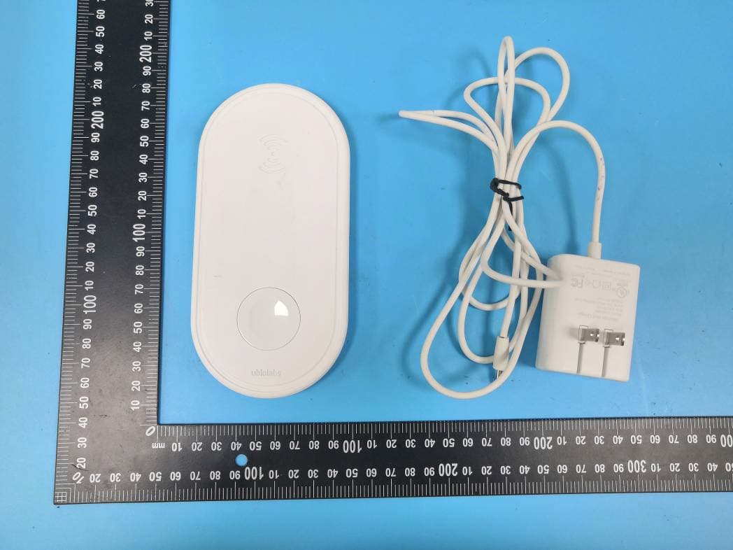 Facet Dual Wireless Charging Pad with Watch Module - FCC ID 2ATGY-AWC1087 - UBIO LABS, INC.