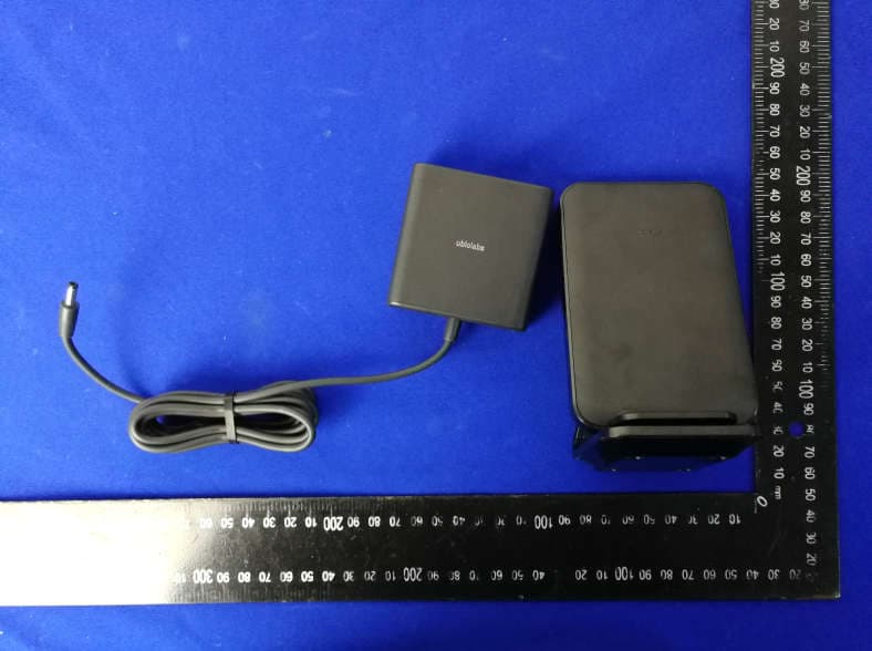 Wireless Charging Stand - FCC ID 2ATGY-AWC1102 - UBIO LABS, INC. (4)