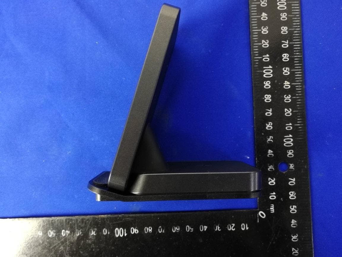 Wireless Charging Stand - FCC ID 2ATGY-AWC1109 - UBIO LABS, INC. (5)