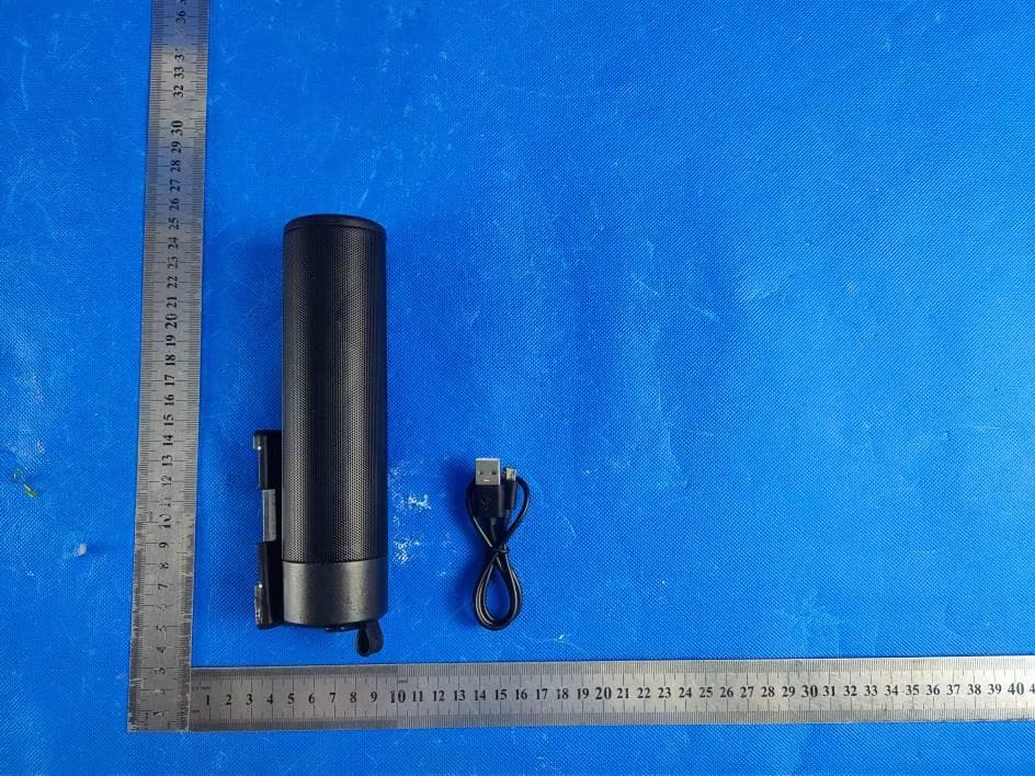 4 in 1 BLUETOOTH SPEAKER-POWER BANK, FLASHLIGHT AND SELFIE STICK - FCC ID 2ATLK-BS-839 - Hudson Electronics(HK) Limited (2)