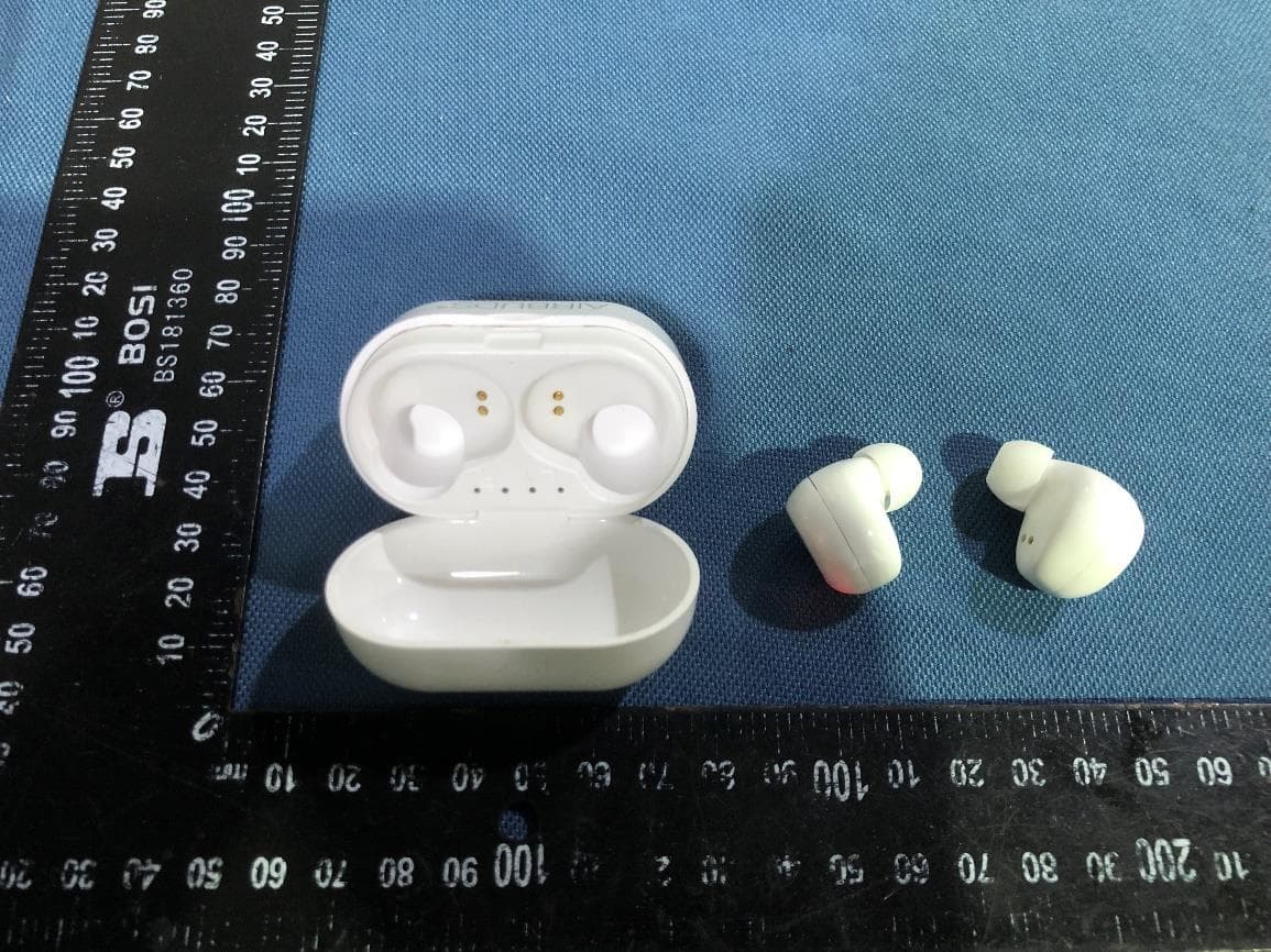 AIR COUTURE EARBUDS BUNDLE - FCC ID 2ATOM-14816 - AFH Industries Inc (4)