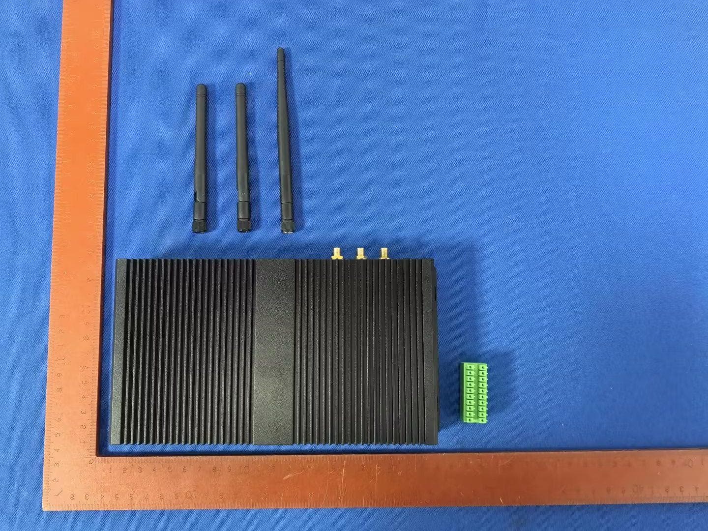 Centegix Integration Gateway - FCC ID 2ATQ2-CE-INT-04 - 34ED, LLC