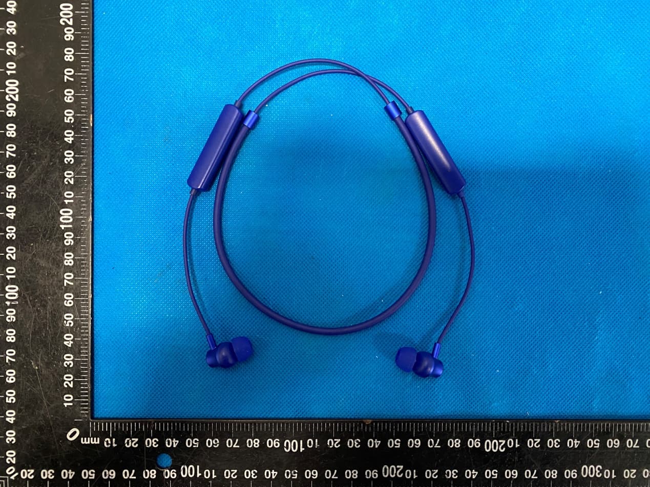 Bluetooth earphone - FCC ID 2ATQI-WSE01 - Wings Mobile Telecom SL (2)