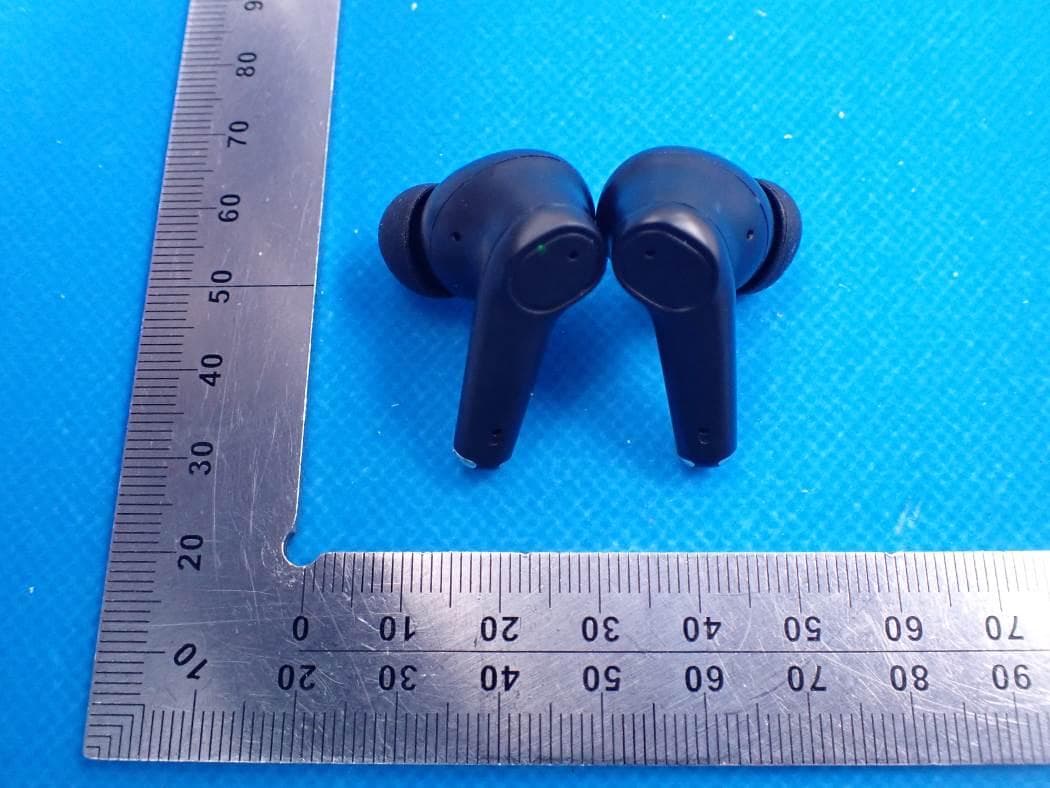 True wireless noise-cancelling bluetooth headset - FCC ID 2ATQU-TINYPODSENC - Shenzhen Mengda Network Technology Co., Ltd