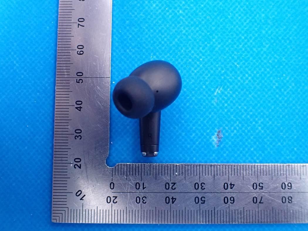 True wireless noise-cancelling bluetooth headset - FCC ID 2ATQU-TINYPODSENC - Shenzhen Mengda Network Technology Co., Ltd (3)