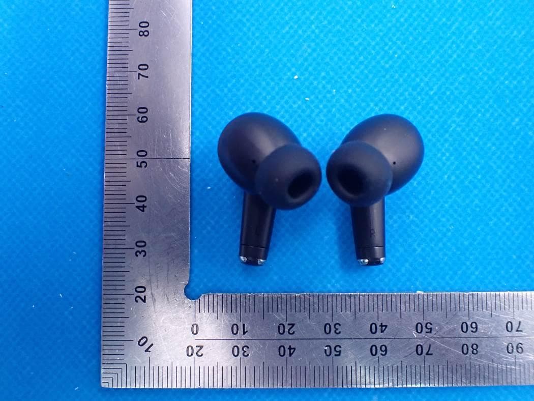 True wireless noise-cancelling bluetooth headset - FCC ID 2ATQU-TINYPODSENC - Shenzhen Mengda Network Technology Co., Ltd (2)