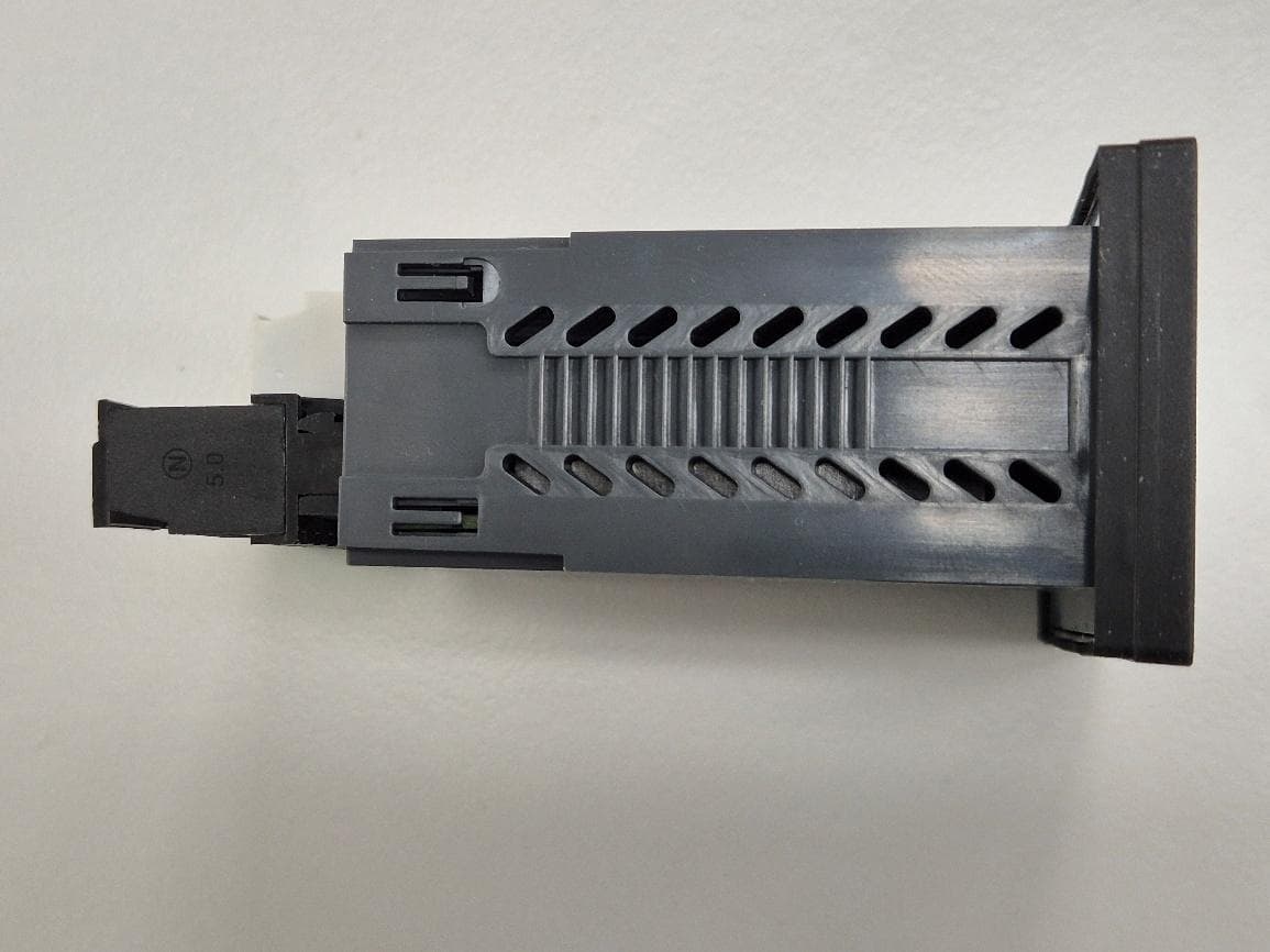 Fixed industrial refrigeration controller with Bluetooth Low Energy (BLE) - FCC ID 2ATXJ-AKCC25 - Danfoss A/S (5)