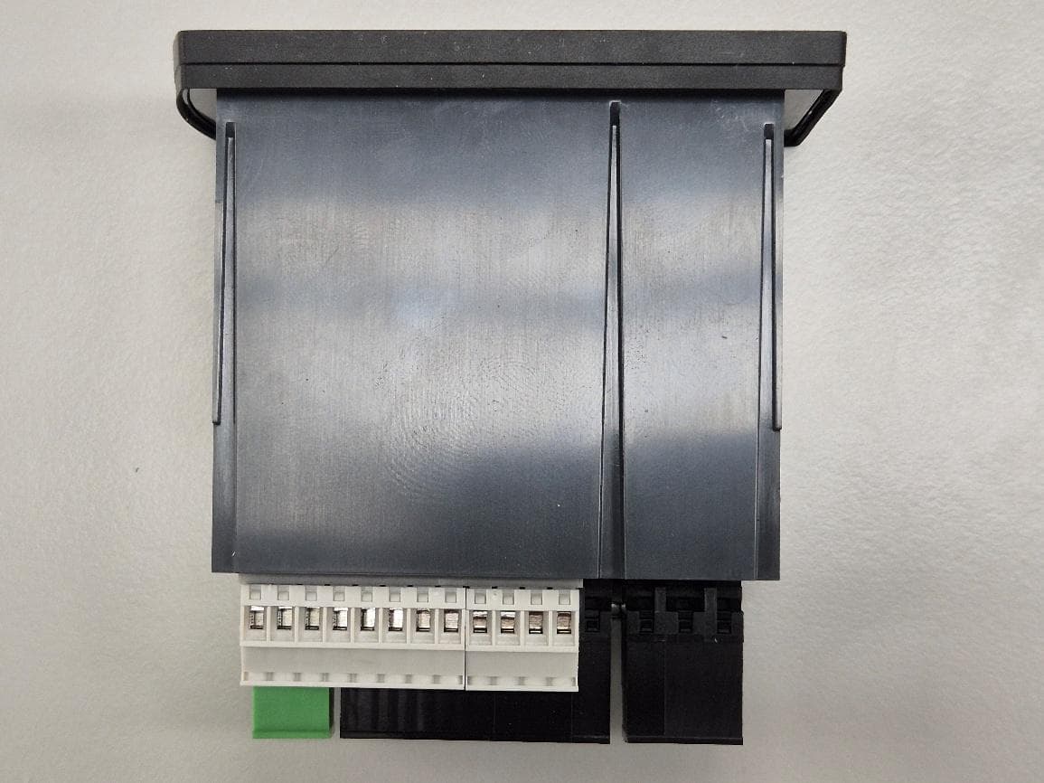 Fixed industrial refrigeration controller with Bluetooth Low Energy (BLE) - FCC ID 2ATXJ-AKCC25 - Danfoss A/S (3)