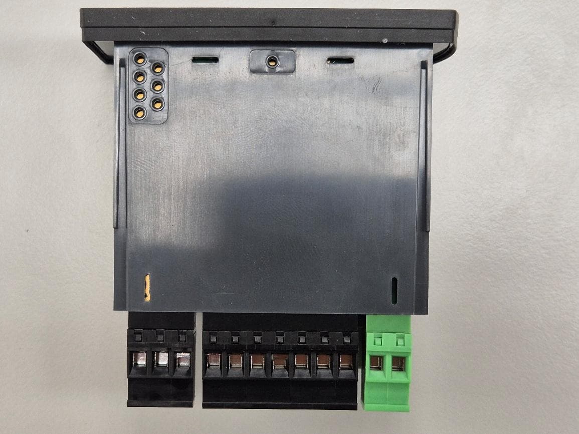 Fixed industrial refrigeration controller with Bluetooth Low Energy (BLE) - FCC ID 2ATXJ-AKCC25 - Danfoss A/S (2)