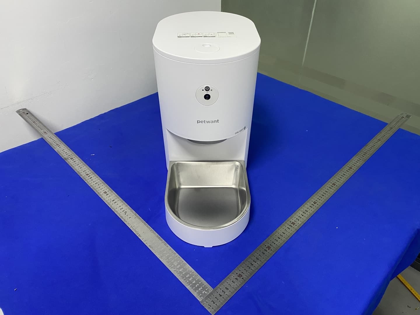 Large Capacity Pet Feeder - FCC ID 2AU2C-F5 - Shenzhen Qianhai Runway Technology Co., LTD