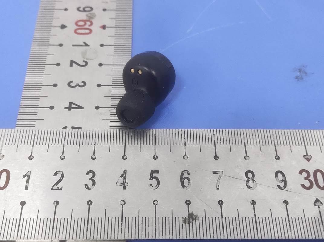 True Wireless Earbuds - FCC ID 2AU4P-UB2605 - TennRich International Corp. (2)