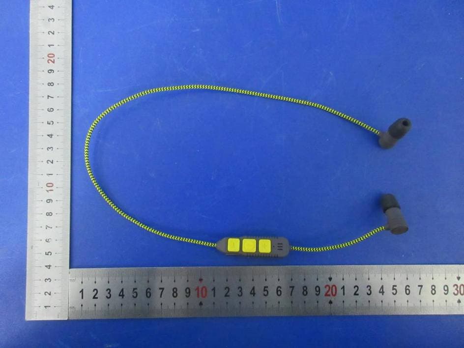 Bluetooth earphone with Bluetooth Transmitter - FCC ID 2AU6S-HGBT - LUCID AUDIO (5)