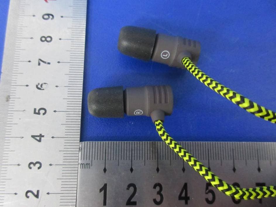 Bluetooth earphone with Bluetooth Transmitter - FCC ID 2AU6S-HGBT - LUCID AUDIO