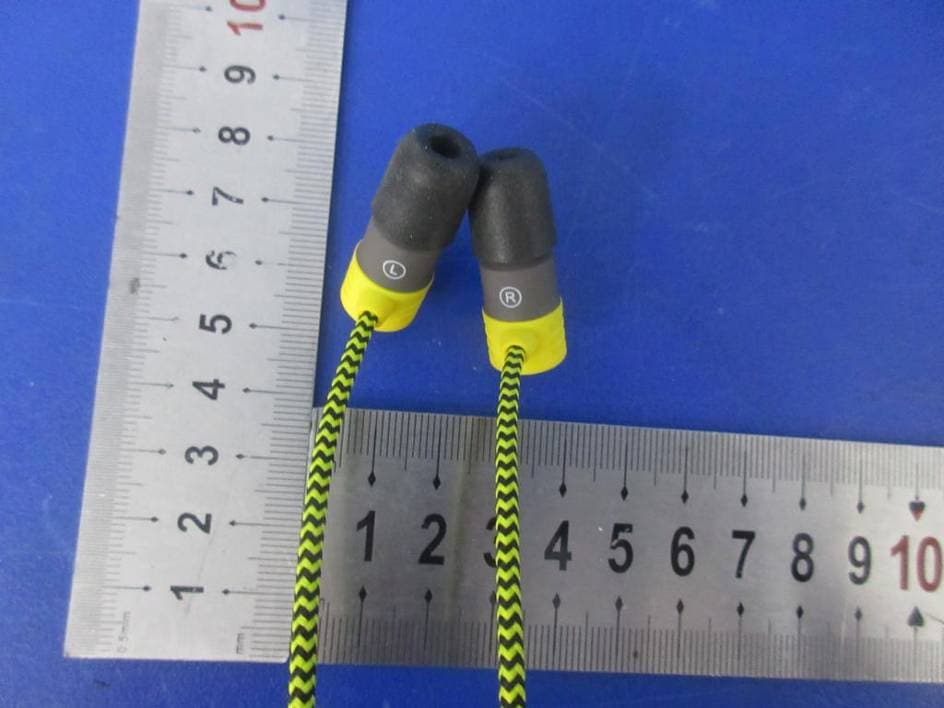 Bluetooth earphone with Ambient mode with Bluetooth Transmitter - FCC ID 2AU6S-HGBTAMB - LUCID AUDIO (4)