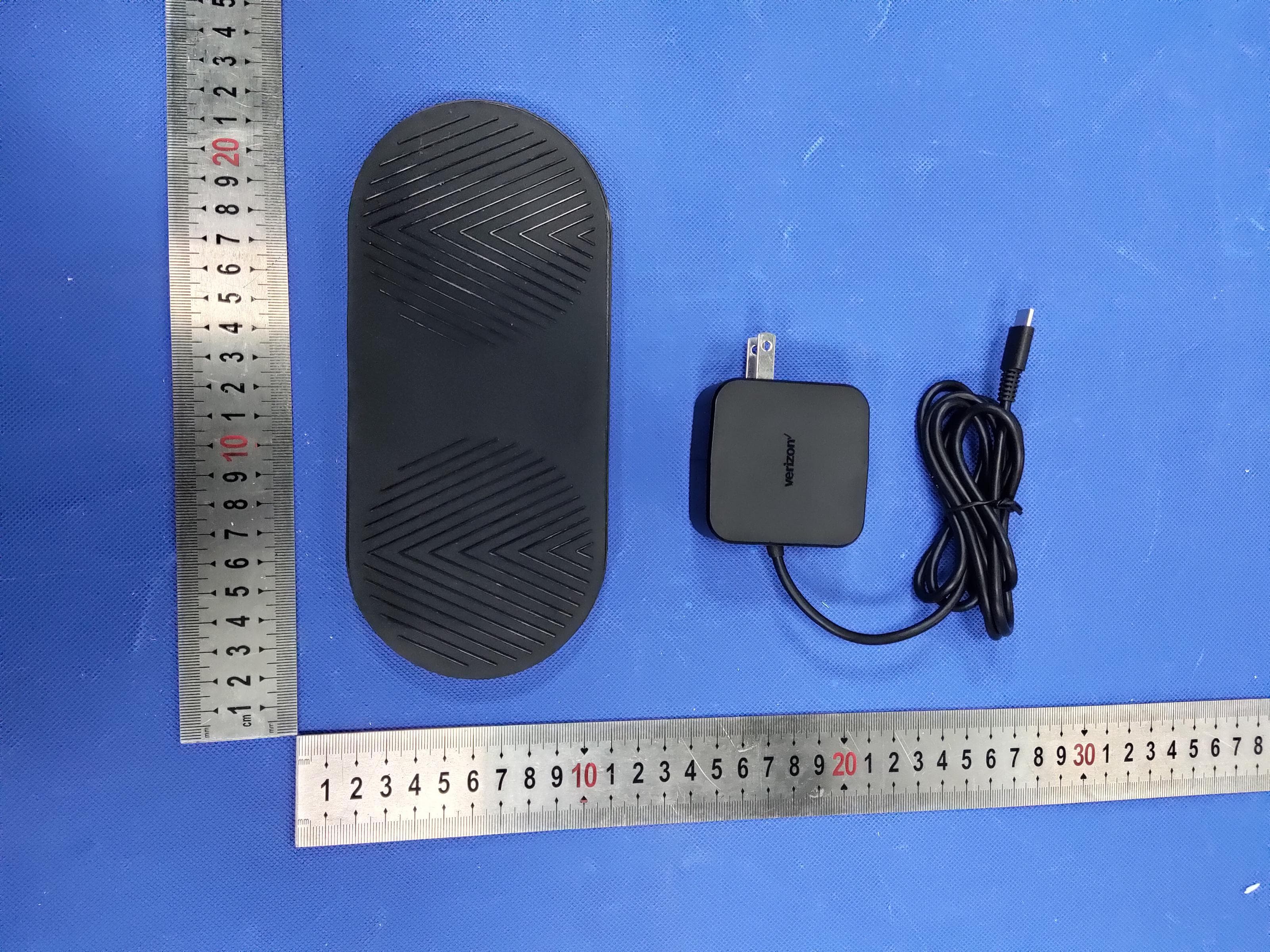 Dual 10 Watt Two Coil Wireless Charger - FCC ID 2AU7DDUAL10WGGL - PYS High-Tech Co., LTD