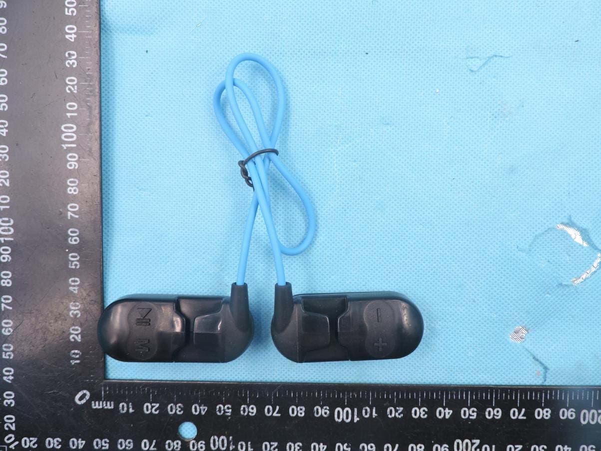 Underwater Headphones - FCC ID 2AUCH-SONAR - Finnovate Group, LLC (2)