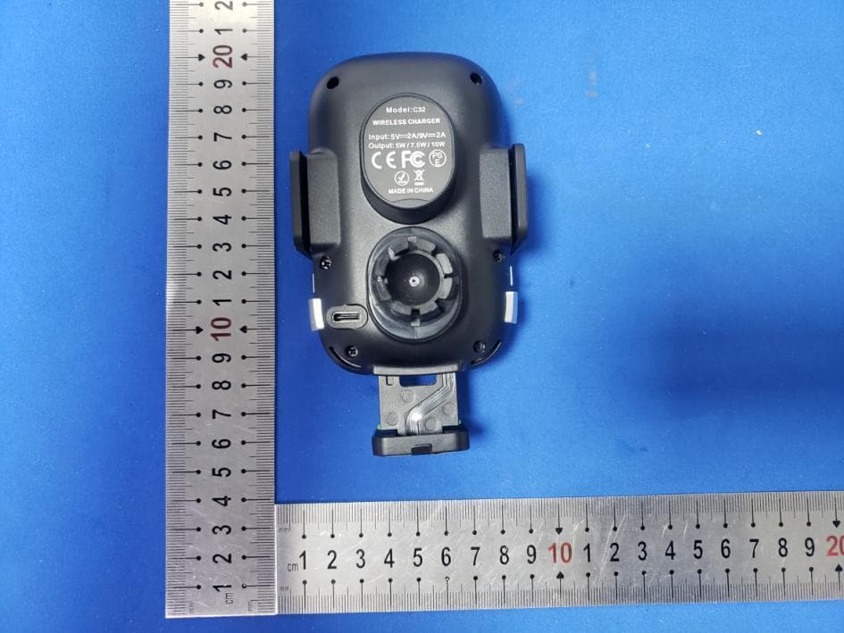 Wireless Car Charger - FCC ID 2AUDO-C32 - Shenzhen Itian Technology Co.,Ltd.