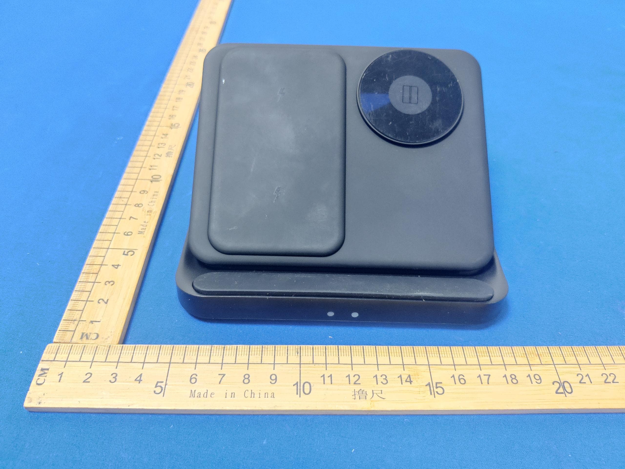 3 in 1 Wireless Charger - FCC ID 2AUDO-F16SF16GF16A - Shenzhen Itian Technology Co.,Ltd. (2)