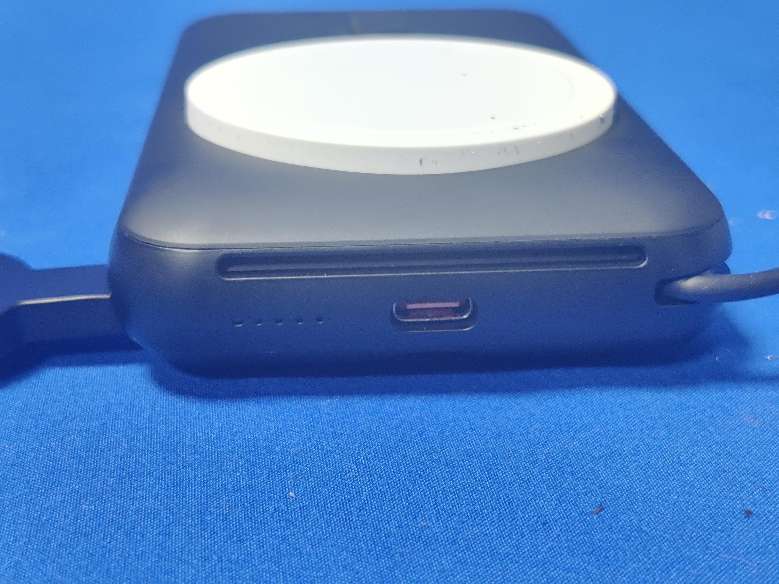 MAGNETIC POWER BANK - FCC ID 2AUDO-MP06MP07 - Shenzhen Itian Technology Co.,Ltd. (4)