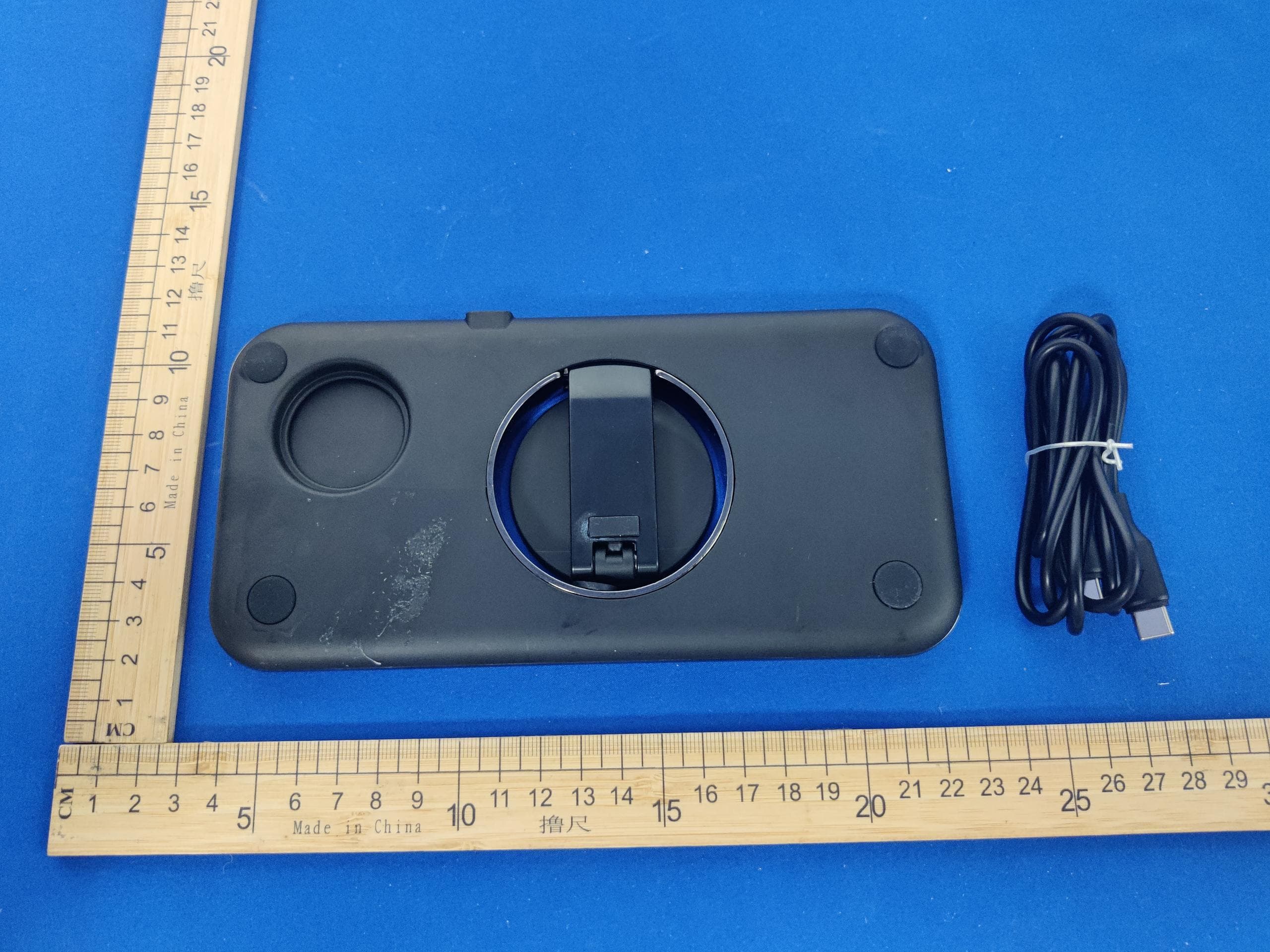 3 in 1 MagSafe Charger - FCC ID 2AUDO-V18 - Shenzhen Itian Technology Co.,Ltd.