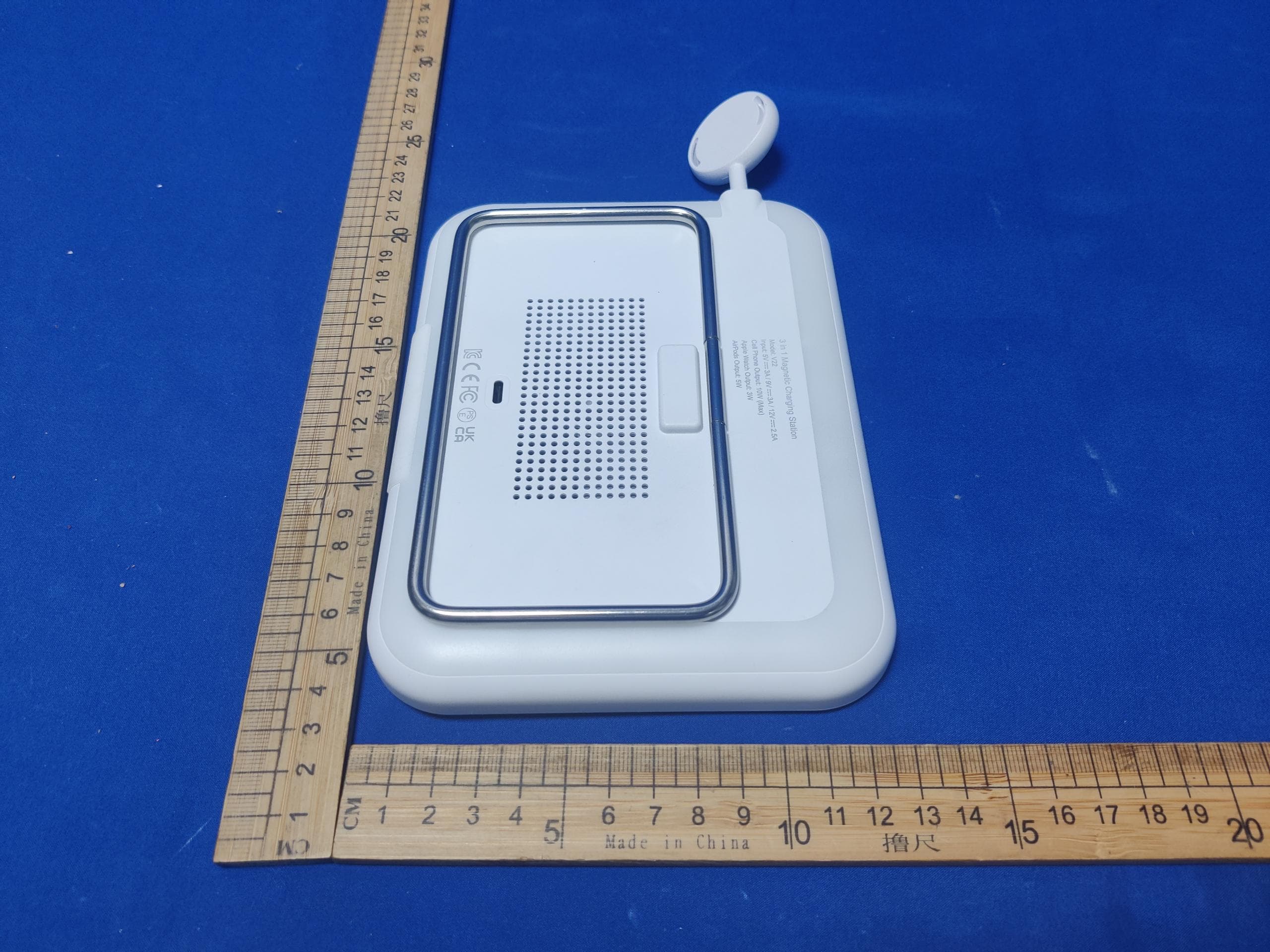 3 in 1 Magnetic Charging Station - FCC ID 2AUDO-V22 - Shenzhen Itian Technology Co.,Ltd. (2)