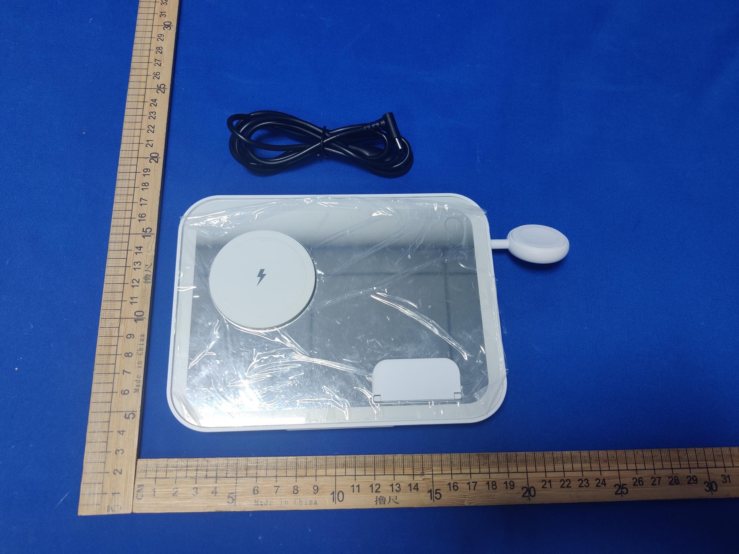 3 in 1 Magnetic Charging Station - FCC ID 2AUDO-V22 - Shenzhen Itian Technology Co.,Ltd. (3)