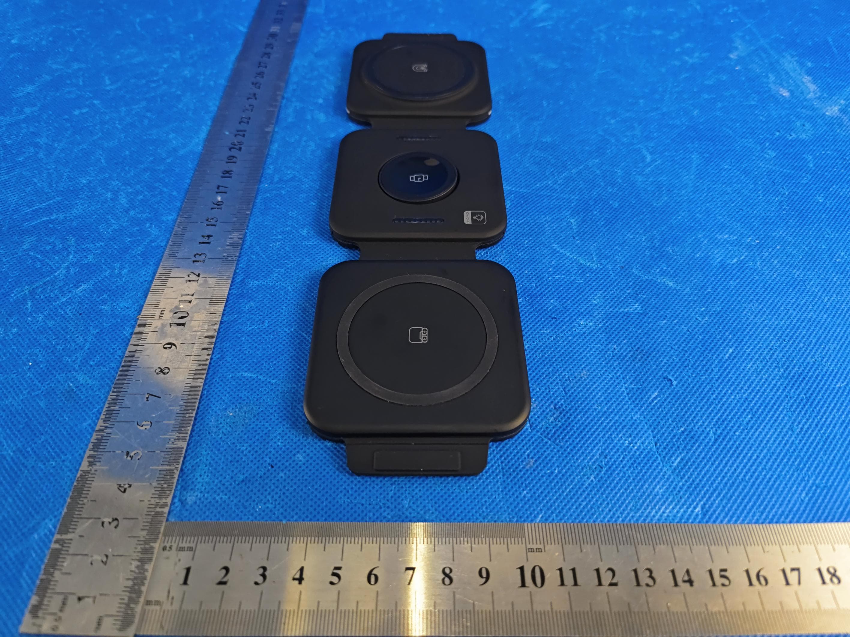 3 in 1 Magnetic Folding Wireless Charger - FCC ID 2AUDY-TKWC-037 - SHENZHEN SHOUERNUO TECHNOLOGY CO LTD (5)