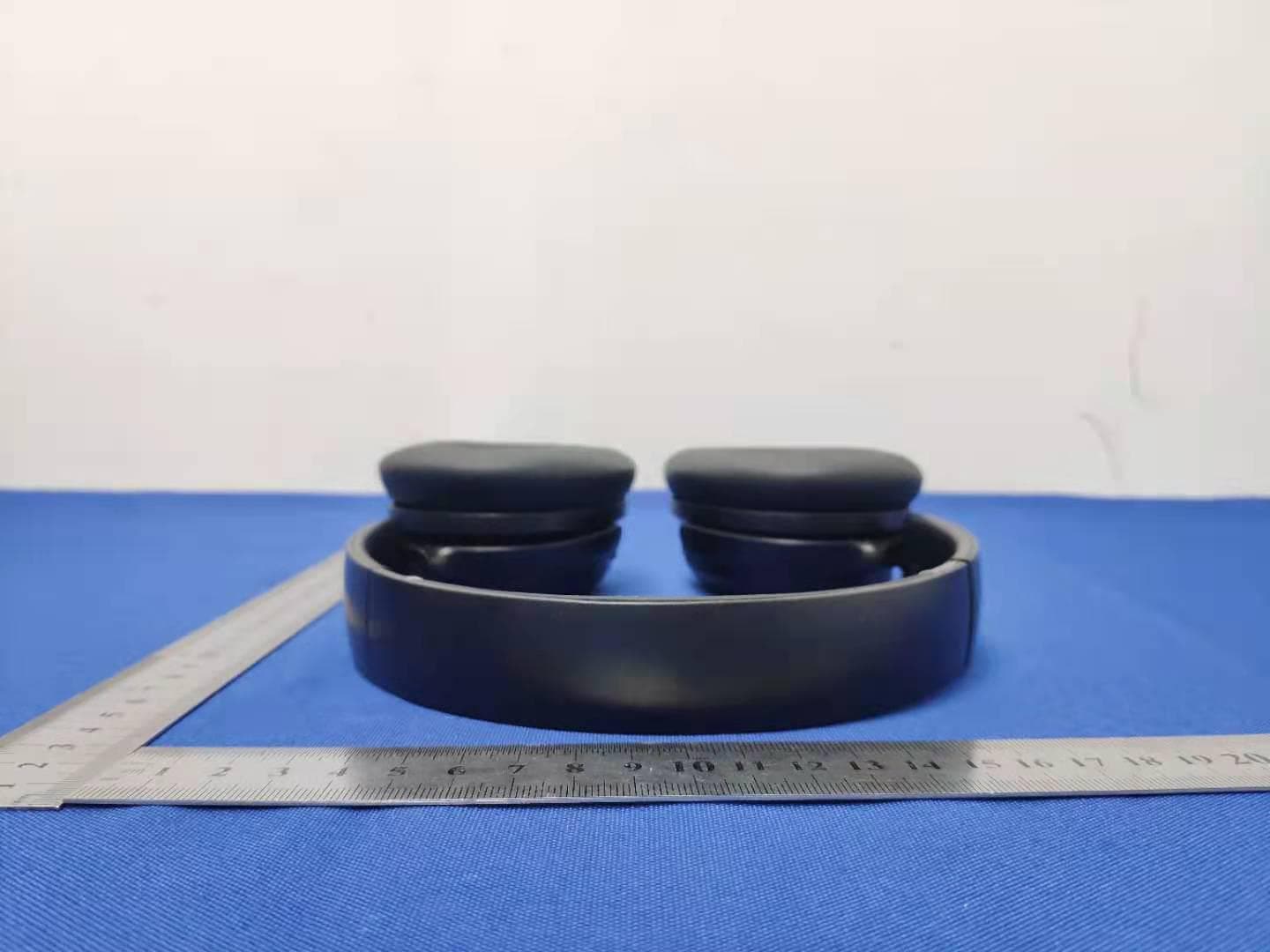 WIRELESS HEADPHONES - FCC ID 2AUEW-ZH700 - Shenzhen Yikexin Network Technology Co.,Ltd.
