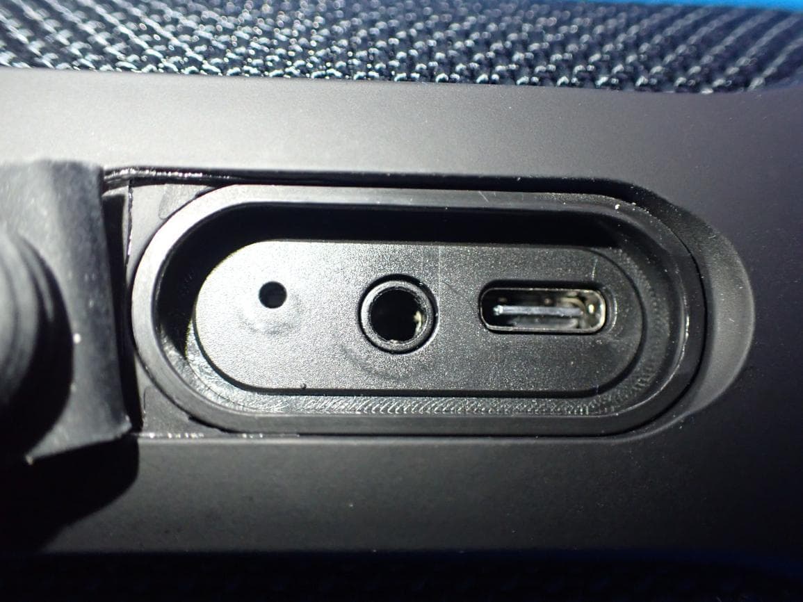 Wireless Stereo Speaker - FCC ID 2AUEW-ZK606PRO - Shenzhen Yikexin Network Technology Co.,Ltd. (2)