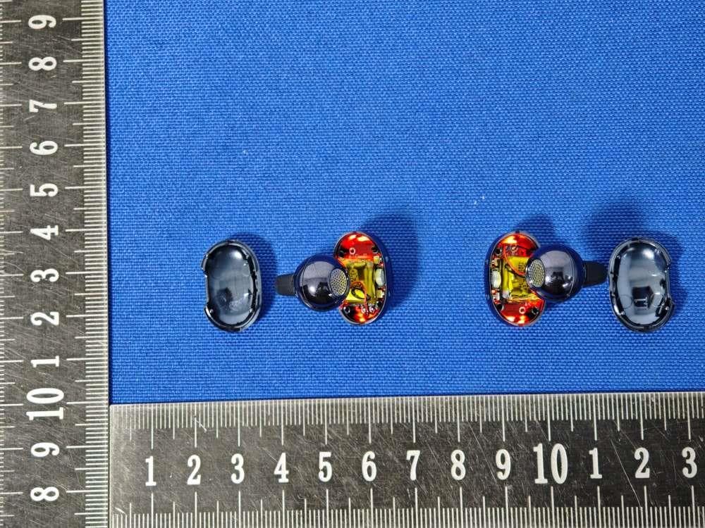 Bluetooth Headset - FCC ID 2AUGP-Q72 - Shenzhen Bade Electronic Technology Co., Ltd. (3)
