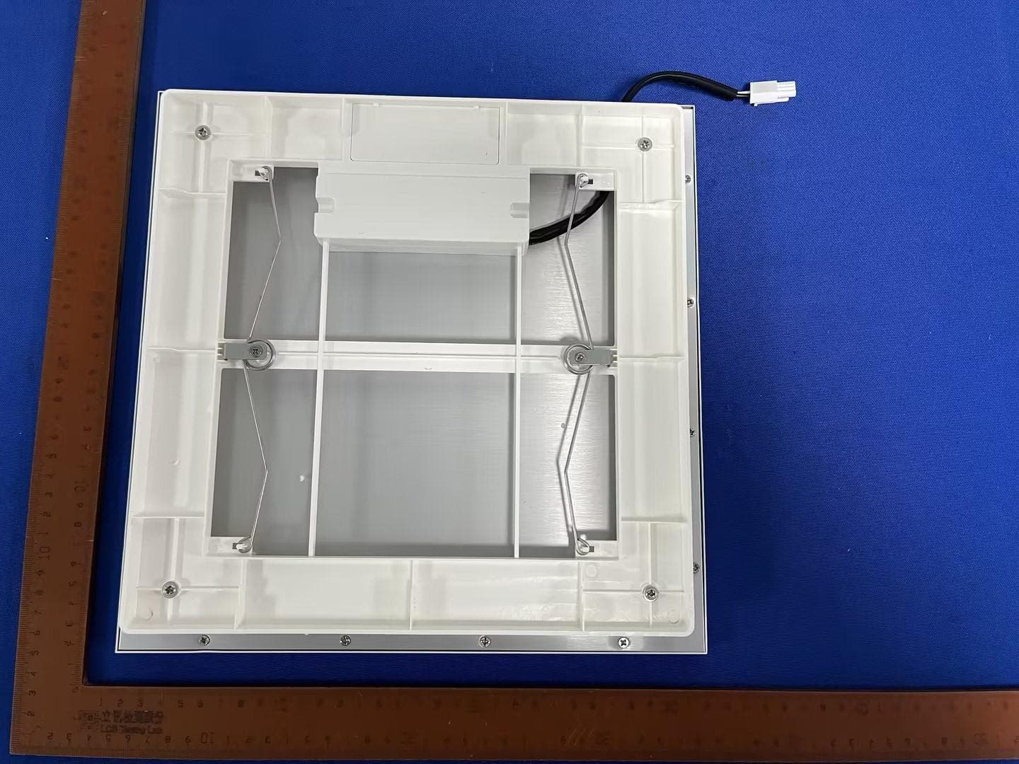 Flat panel - FCC ID 2AUHG-FLP-BR5CJ - ARTIKA FOR LIVING INC (4)