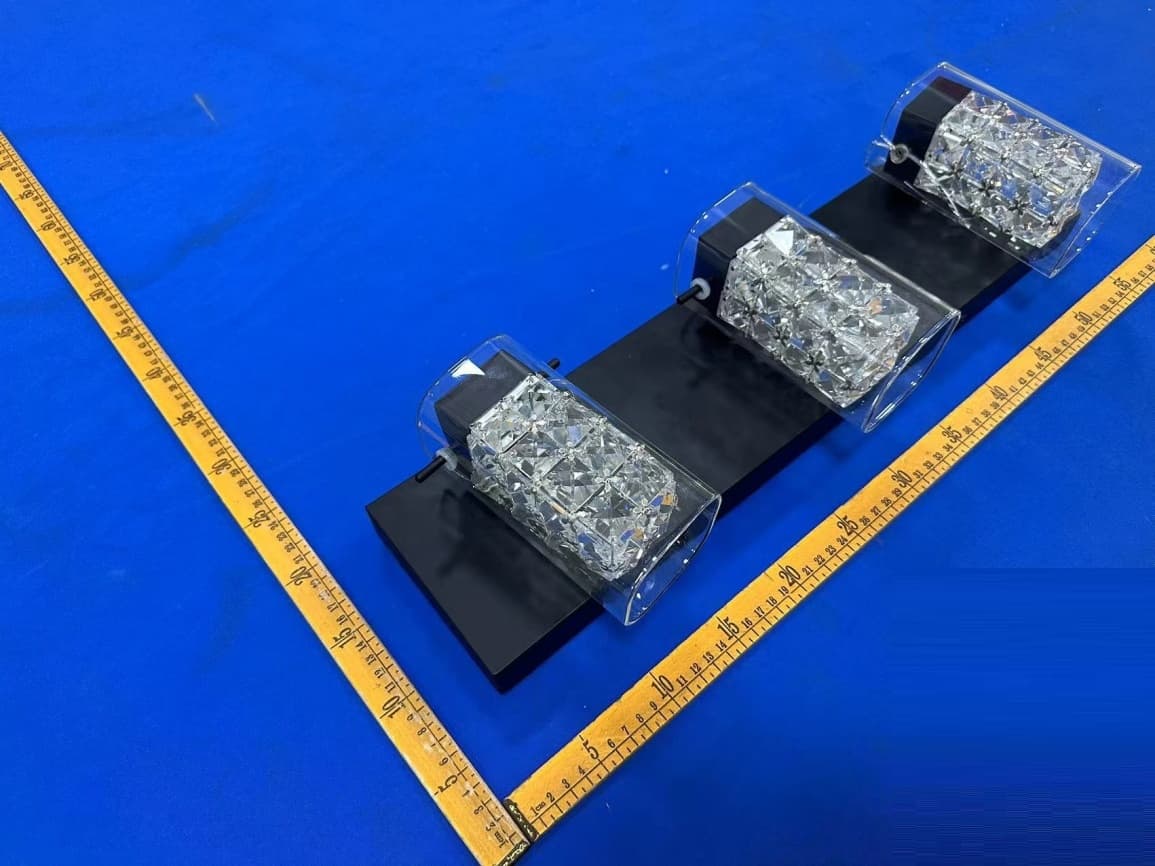 LED wall lamp - FCC ID 2AUHG-VAN3-CC5C - ARTIKA FOR LIVING INC