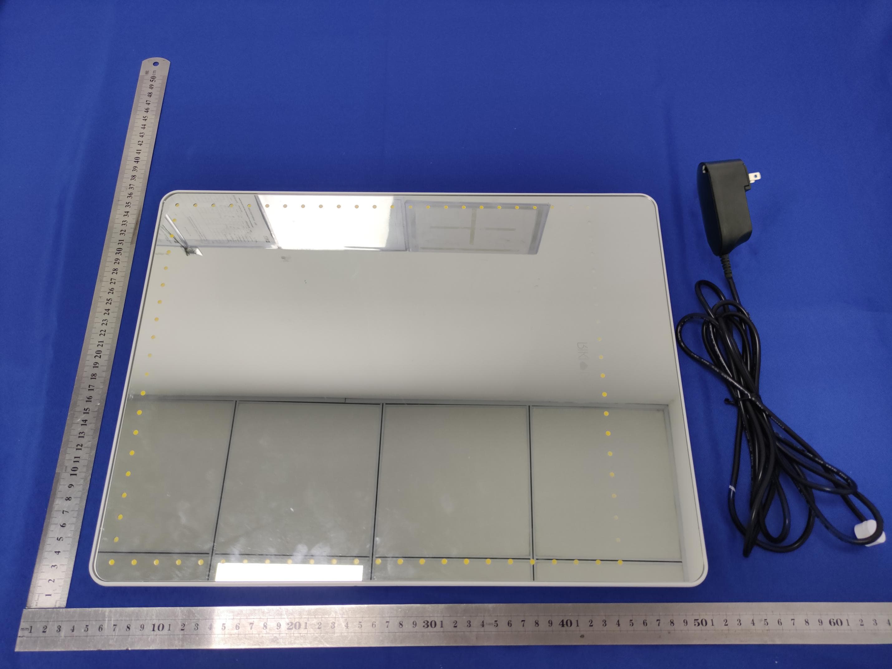 LED Lighted Mirror - FCC ID 2AUHN-RIKIPRETTY - GLAMCOR GLOBAL LLC (3)