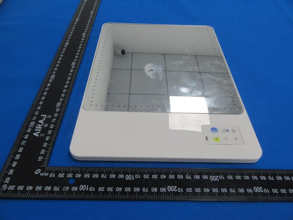 LED Lighted Mirror - FCC ID 2AUHN-RIKISKINNYDUO - GLAMCOR GLOBAL LLC (2)