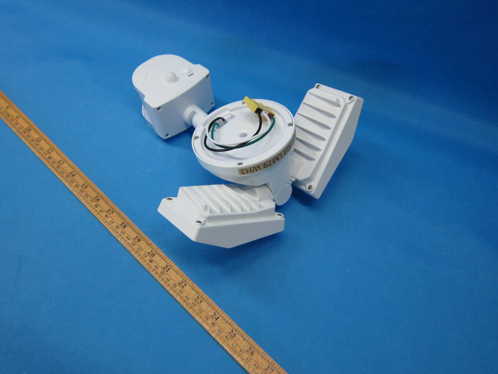 GEL NIGHTHAWK IP65 CCT WALL WASH SMART SECURITY WHITE/BRONZE - FCC ID 2AUI9-SE1303 - Good Earth Lighting Inc. (2)
