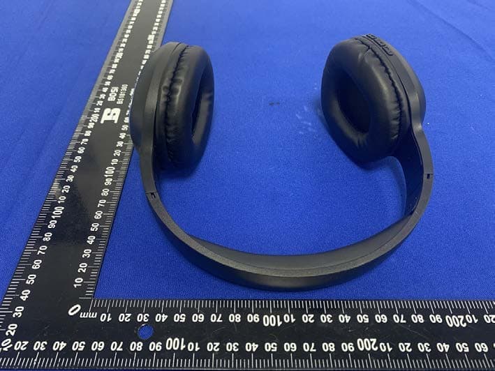 WIRELESS HEADPHONE AND TRANSMITTER KIT - WIRELESS HEADPHONE - FCC ID 2AUIF-NV-08245 - Max Sales Group