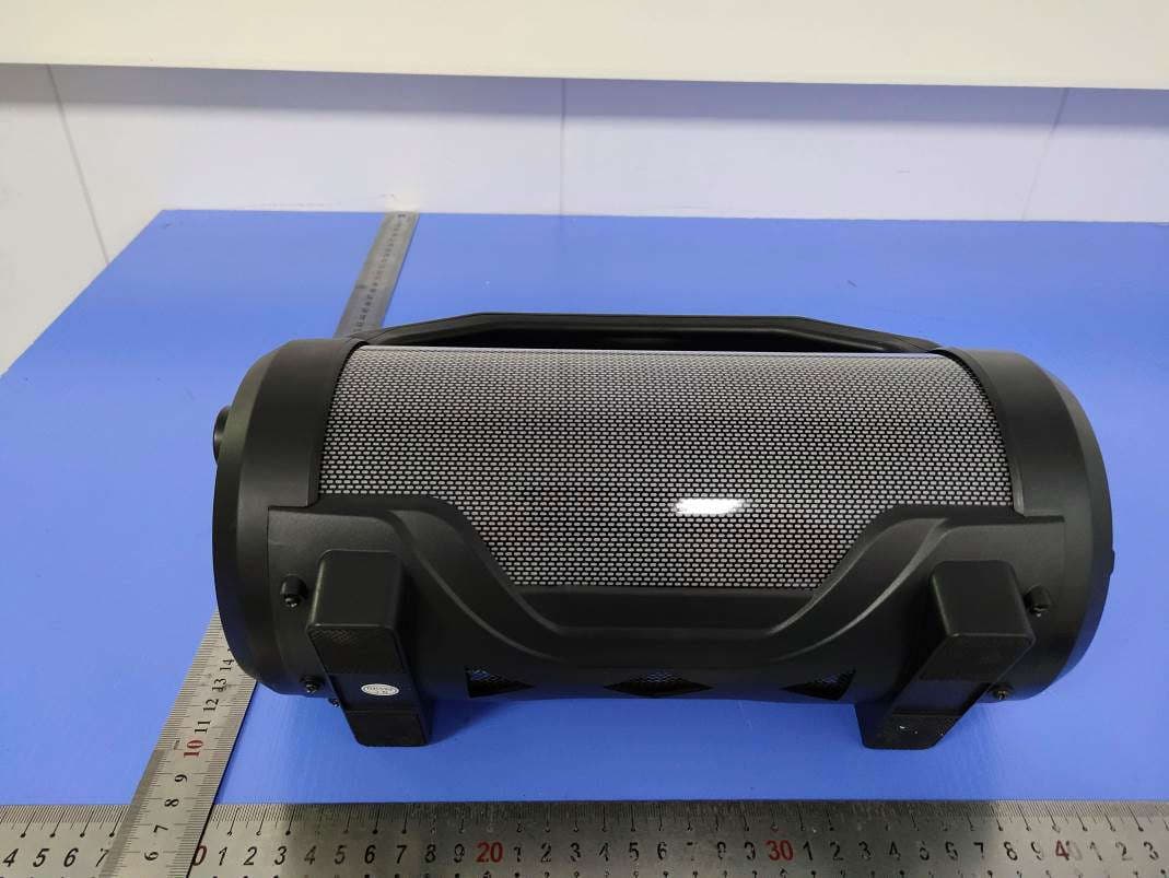 Bluetooth speaker - FCC ID 2AUMG-CYCLONE - iDance Distribution Ltd. (2)