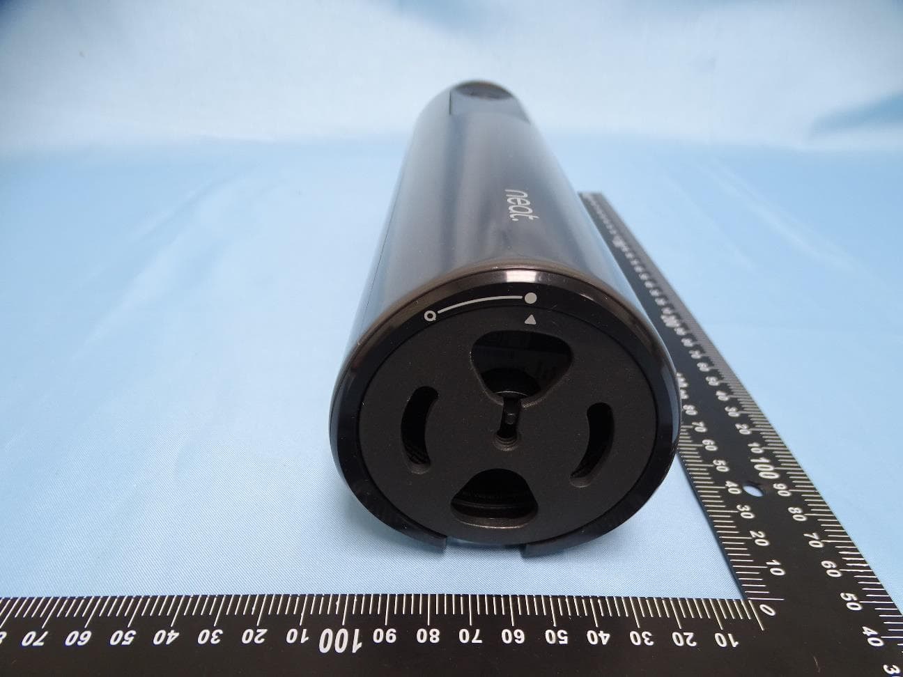Accessory for video conferencing device - FCC ID 2AUS4-NFL1 - Neatframe Limited (4)