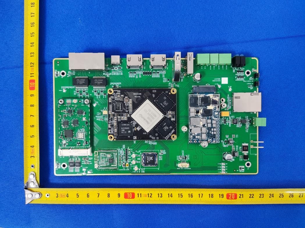 Industrial AI Edge Computing Gateway - FCC ID 2AUXBDSGW-380 - Hangzhou Roombanker Technology Co., Ltd. (4)
