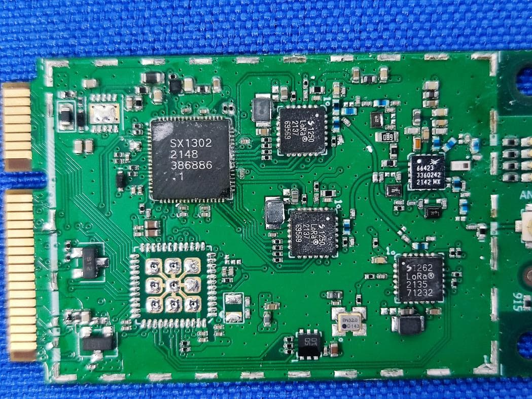 Industrial AI Edge Computing Gateway - FCC ID 2AUXBDSGW-380 - Hangzhou Roombanker Technology Co., Ltd. (3)