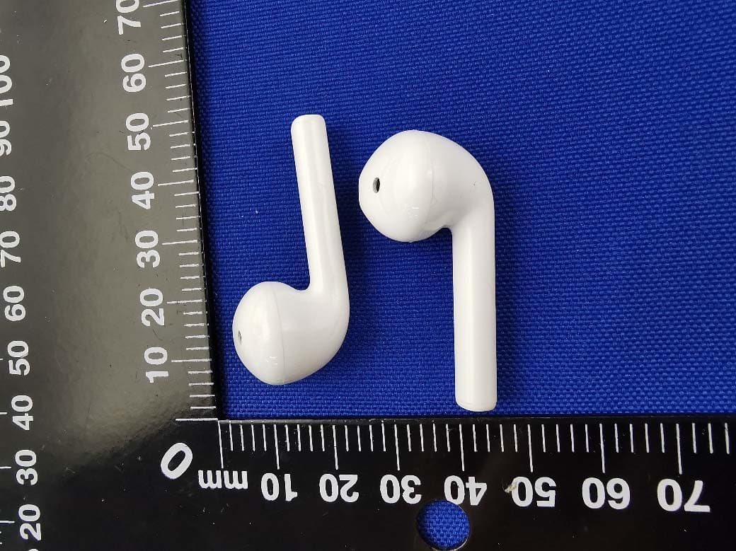 Bluetooth headset - FCC ID 2AUYFRMA205 - Realme Chongqing Mobile Telecommunications Corp., Ltd. (4)