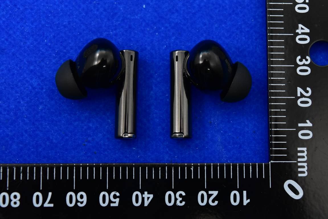 Bluetooth Earphone - FCC ID 2AUYFRMA2120-L - Realme Chongqing Mobile Telecommunications Corp., Ltd. (2)