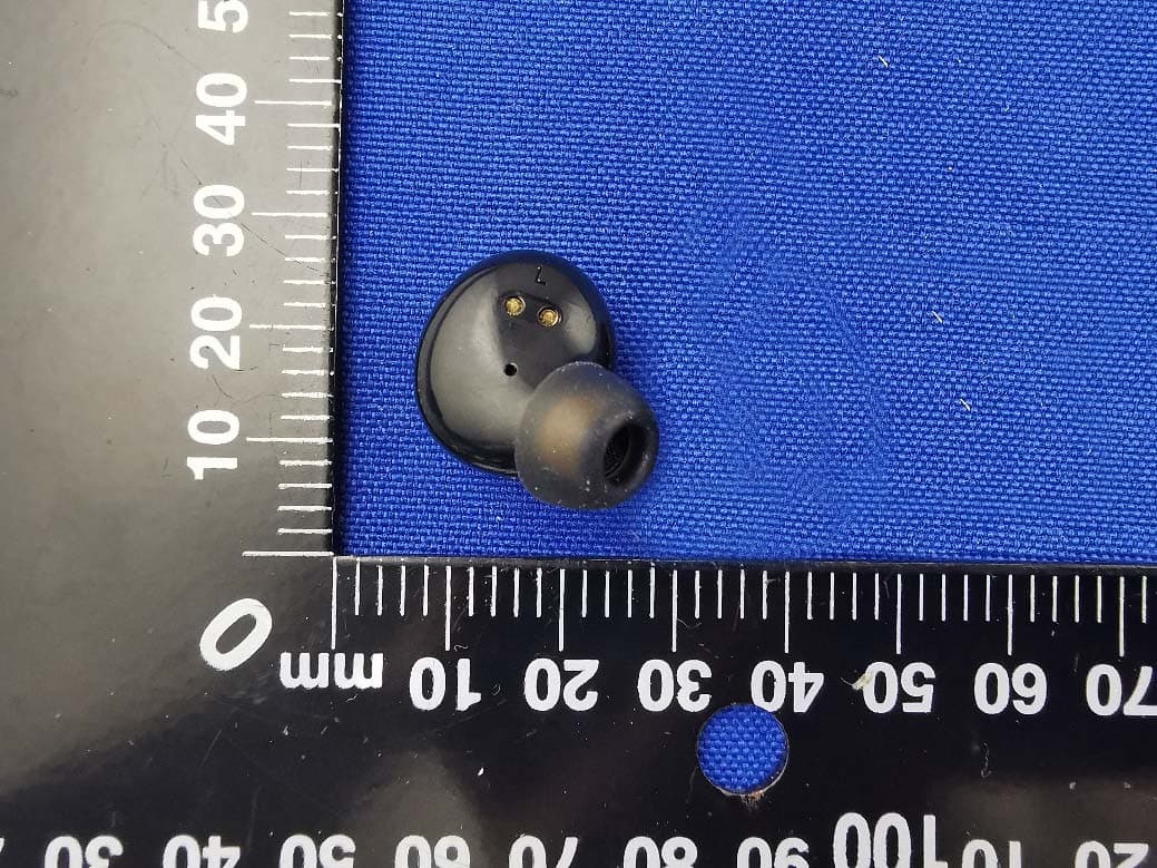 realme Buds Q - FCC ID 2AUYFRMA215-L - Realme Chongqing Mobile Telecommunications Corp., Ltd. (2)
