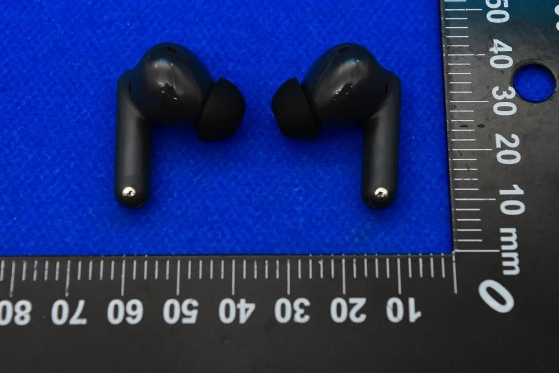 Bluetooth Earphone - FCC ID 2AUYFRMA2302-R - Realme Chongqing Mobile Telecommunications Corp., Ltd. (3)