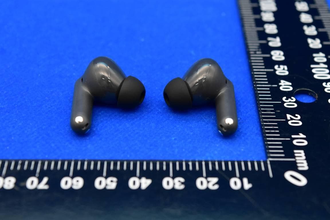 Bluetooth Earphone - FCC ID 2AUYFRMA2302-R - Realme Chongqing Mobile Telecommunications Corp., Ltd. (2)
